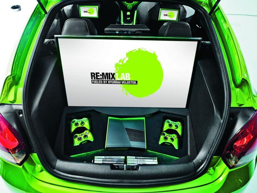  Hyundai Veloster Gaming by Remix 2011 года  (фото 10 из 13)